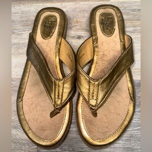 Born Flip Flops Gold Slip On Size 8 EUR 39 Open Toe Leather